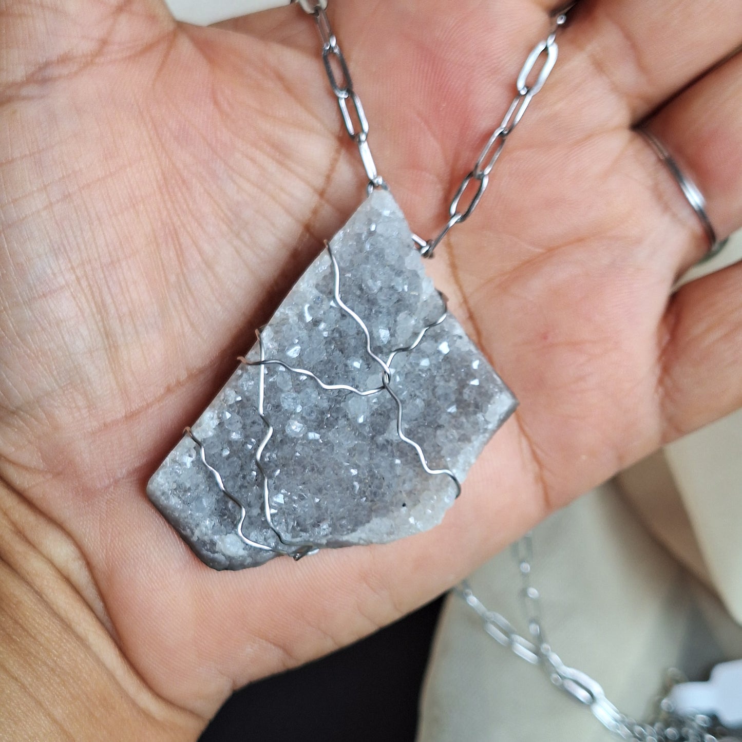 Amatista Gris