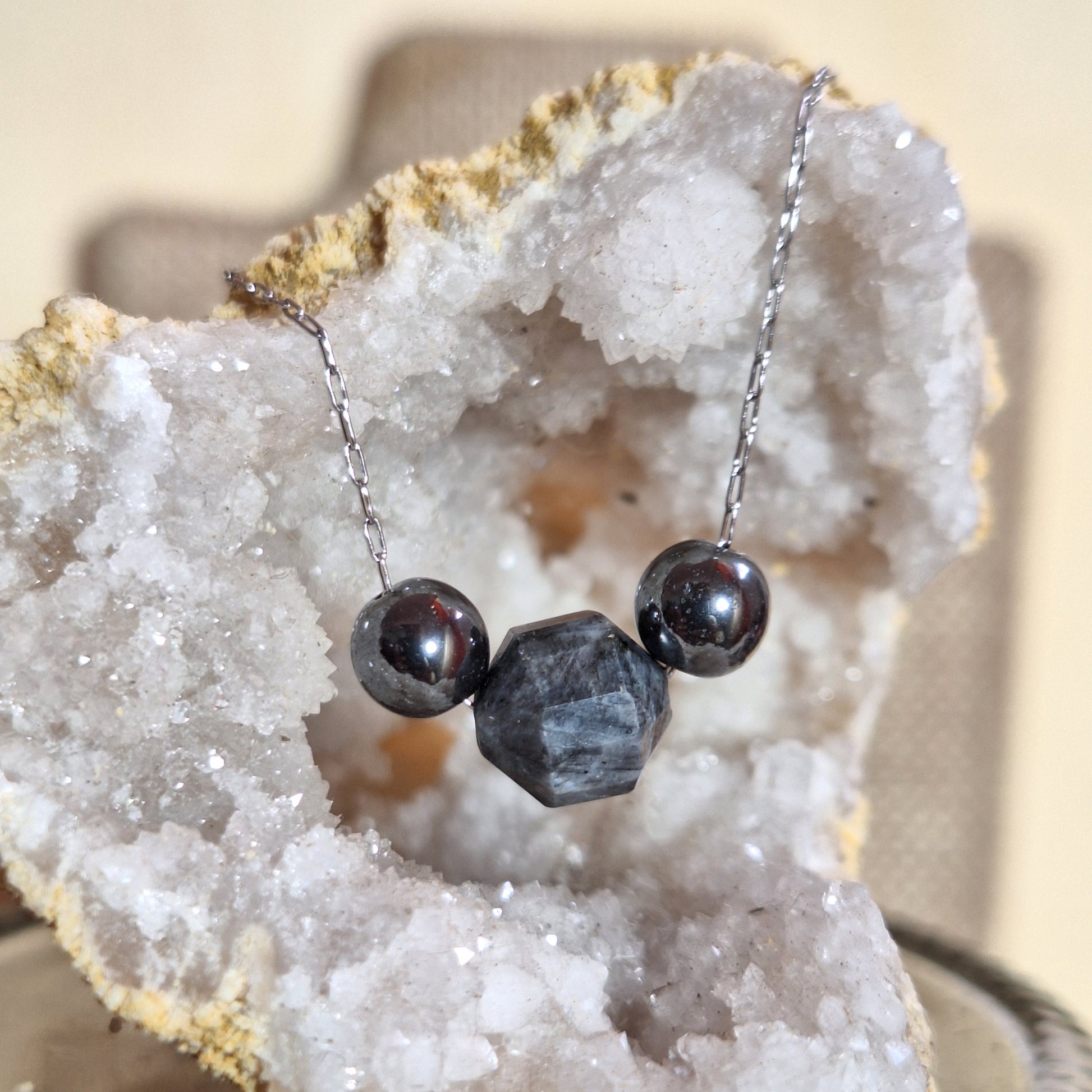 Larvikite/Hematita