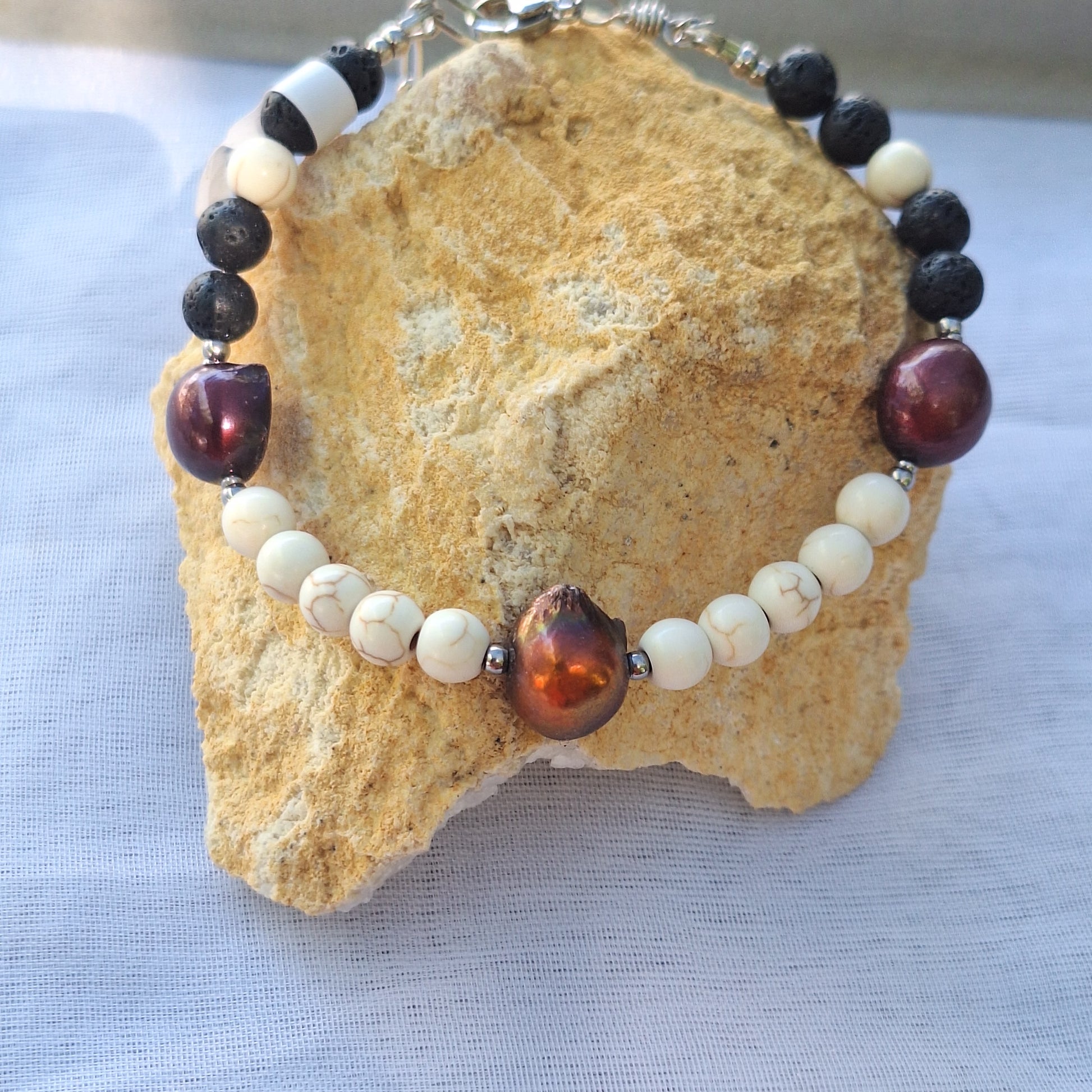 Howlite /Piedra Volcanica