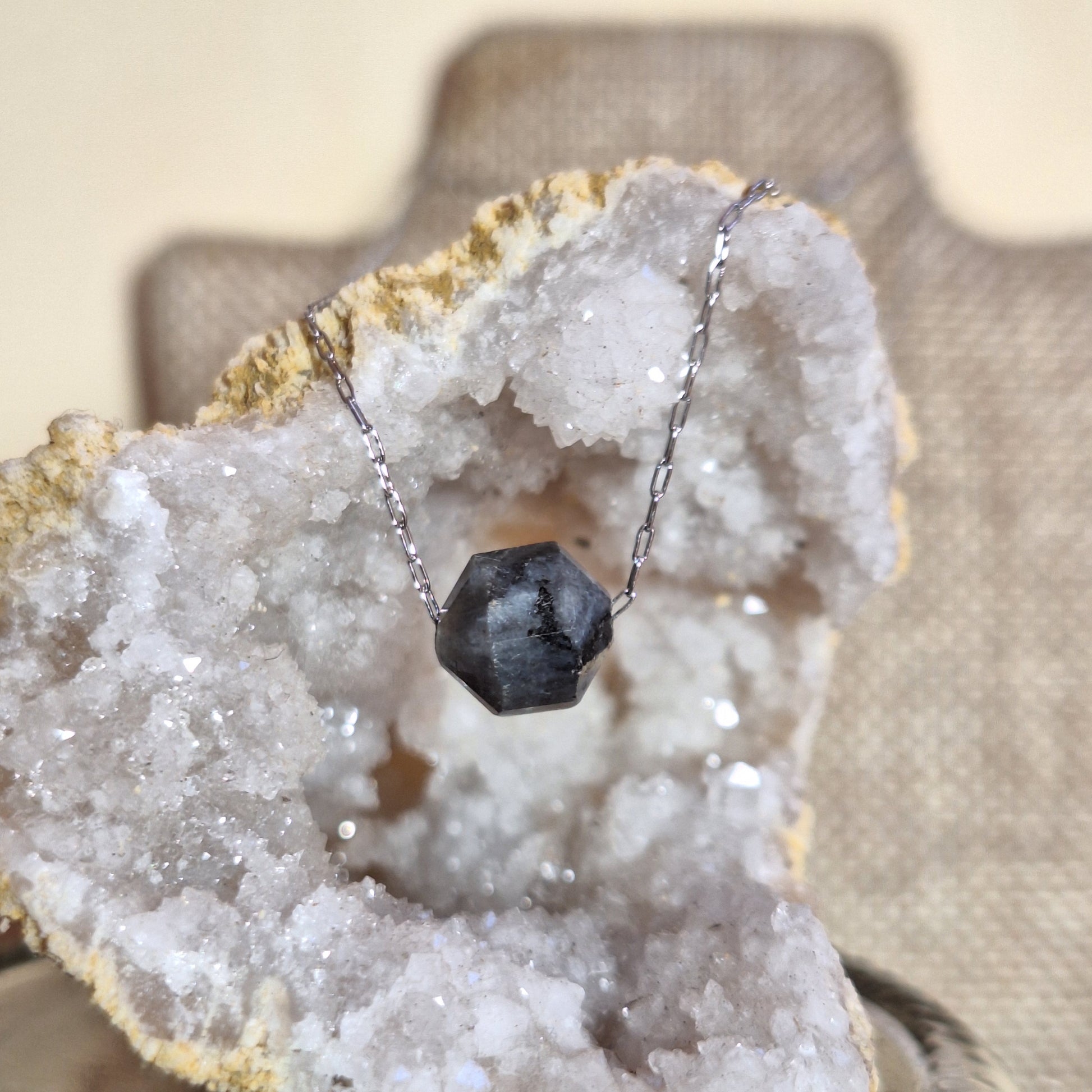 Larvikite Labradorita