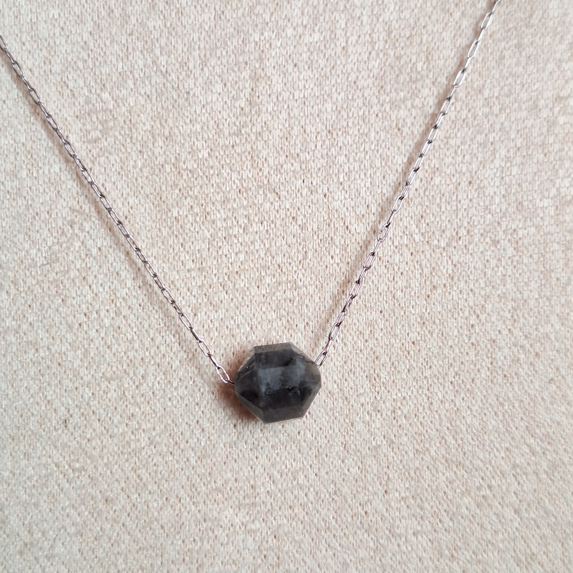 Larvikite Labradorita