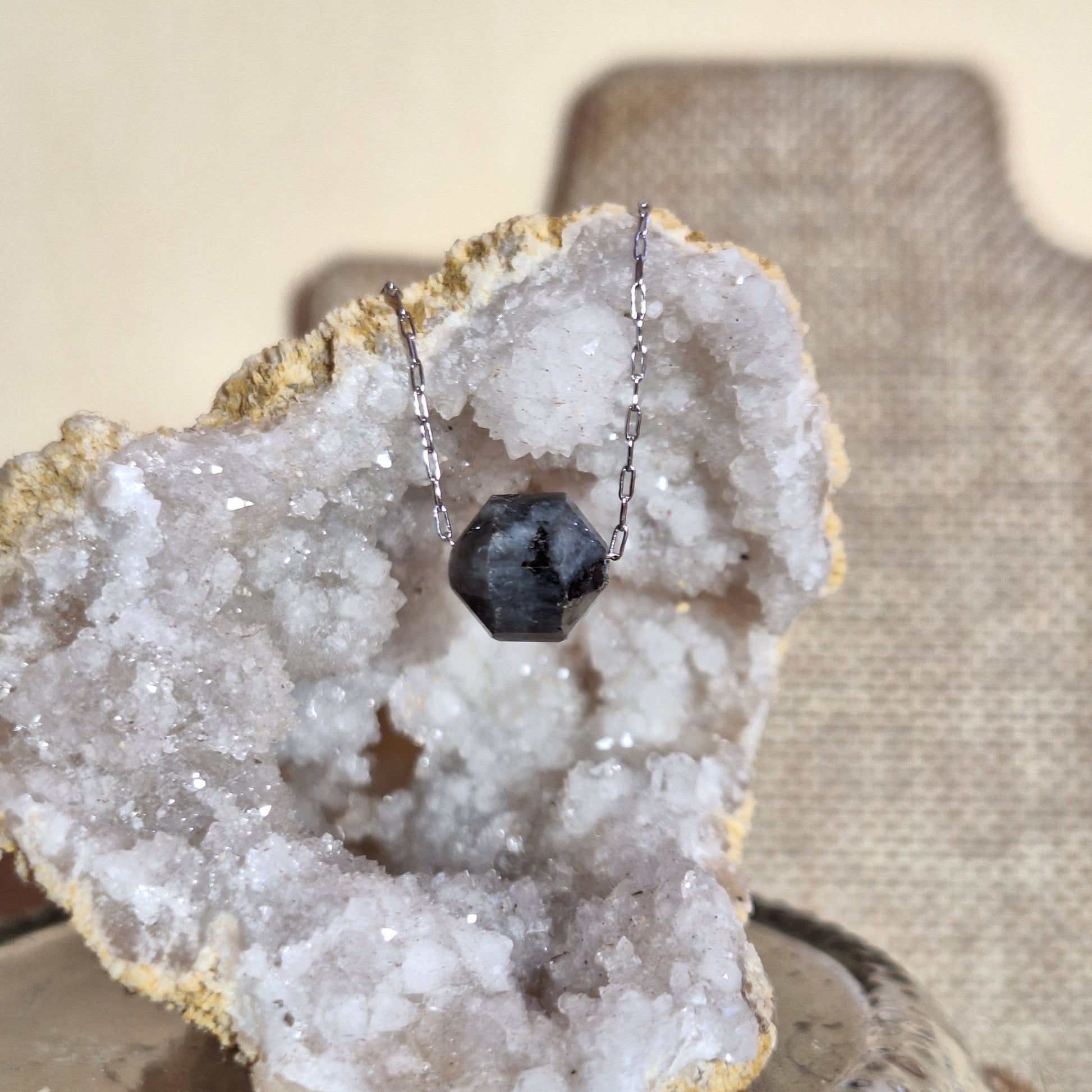 Larvikite Labradorita